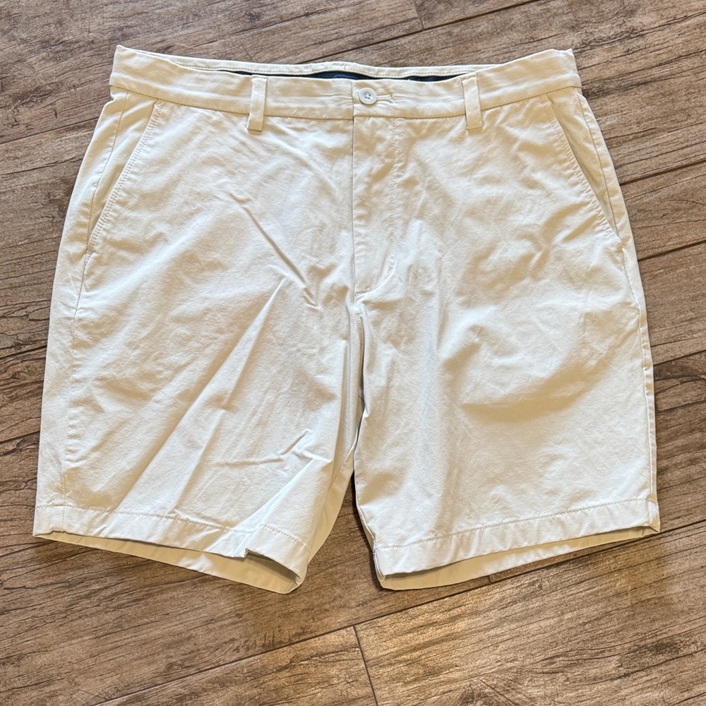Vineyard Vines Men's Cream Flat Front Shorts